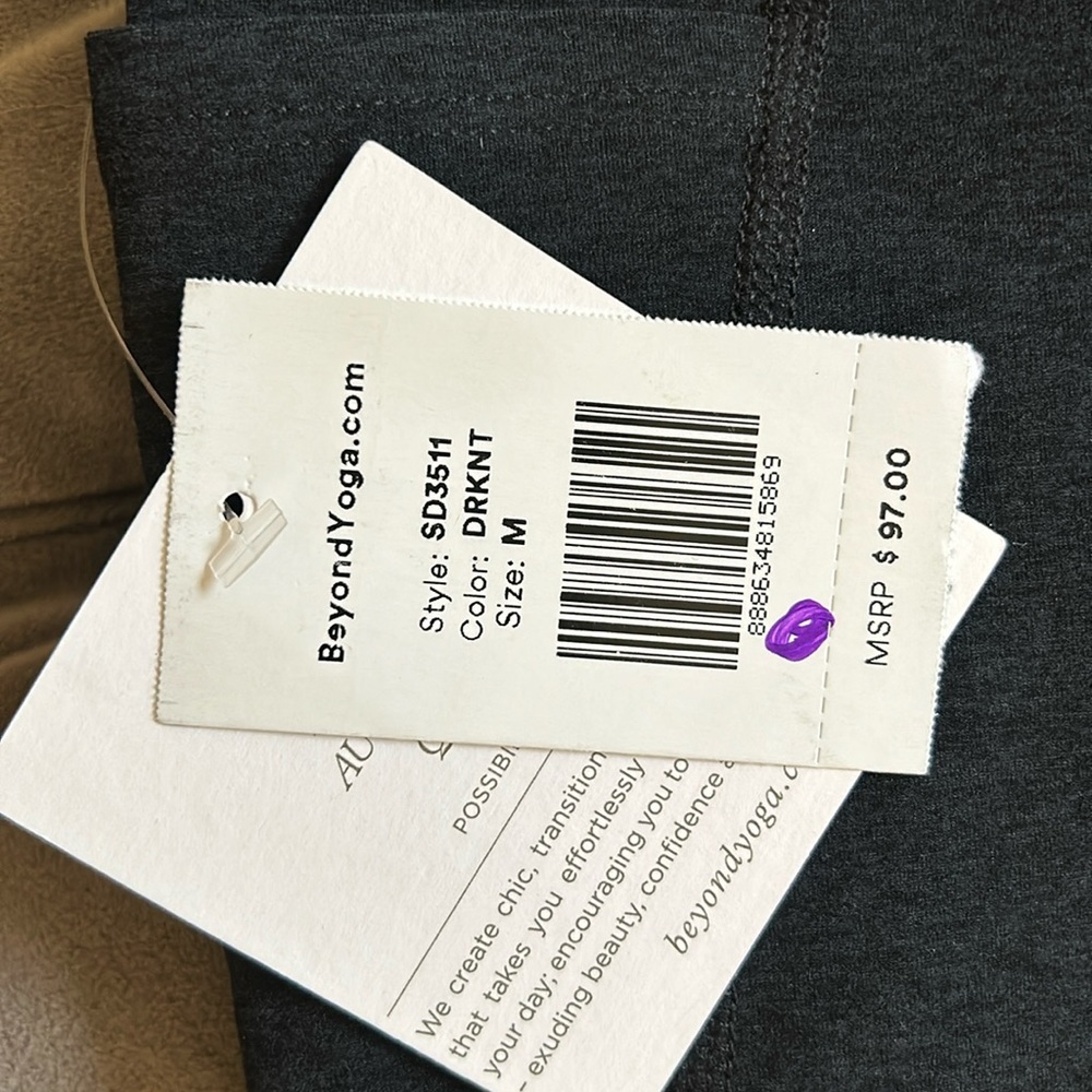 BNWT Beyond Yoga Space Dye Out of Pocket Capri in Darkest Night